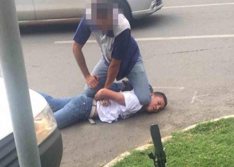 Após atropelar, homem imobiliza assaltante no Centro de Goiânia | Foto: reprodução