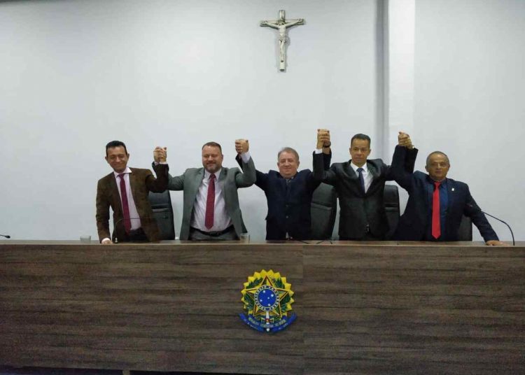 Nova mesa diretora para o biênio 2019-20 | Foto: Donizete Santos