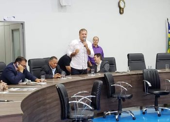 Vereador Gilsão Meu Povo (MDB) reclama de secretário de Mendanha na Câmara | Foto: Folha Z