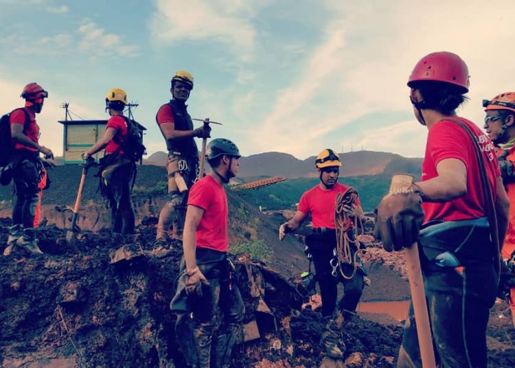 Corpo de Bombeiros Brumadinho ônibus