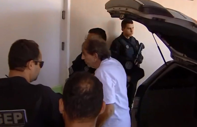 João de Deus é levado com forte esquema de segurança à UPA do Parque Flamboyant, em Aparecida de Goiânia | Foto: Reprodução / TV Anhanguera