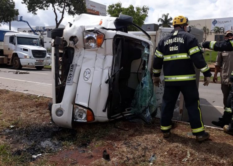 Acidente na Av. Perimetral Norte deixa dois feridos | Foto: Divulgação / CBMGO