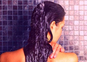 Dormir com o cabelo molhado é mesmo um hábito ruim? | Foto: Reprodução