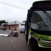Ônibus do transporte coletivo bate de frente com moto. O acidente aconteceu no Centro de Goianira