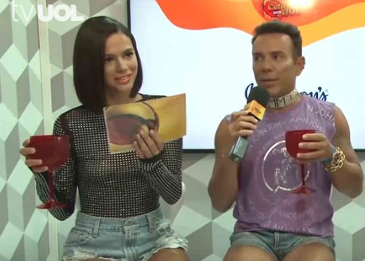 Bruna Marquezine faz revelações picantes durante Desfile das Campeãs no RJ | Foto: Reprodução / TV Uol