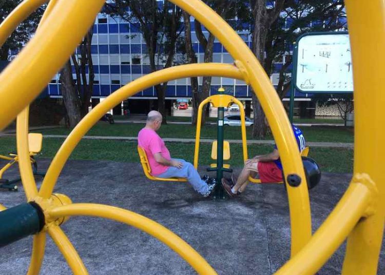 Aos 65 ano, Professor Alcides faz 1h30 de exercícios por dia em Brasília | Foto: Valdemy Teixeira