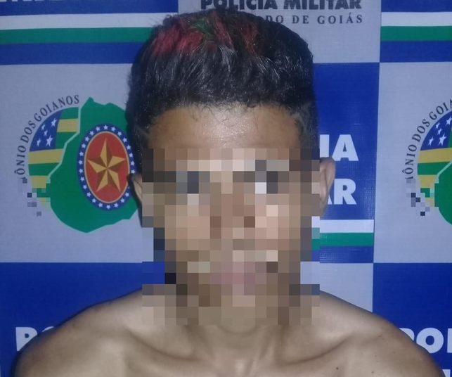 PM avistou o jovem desferindo o último golpe de facão no corpo da vítima, já no chão | Foto: Divulgação / PM