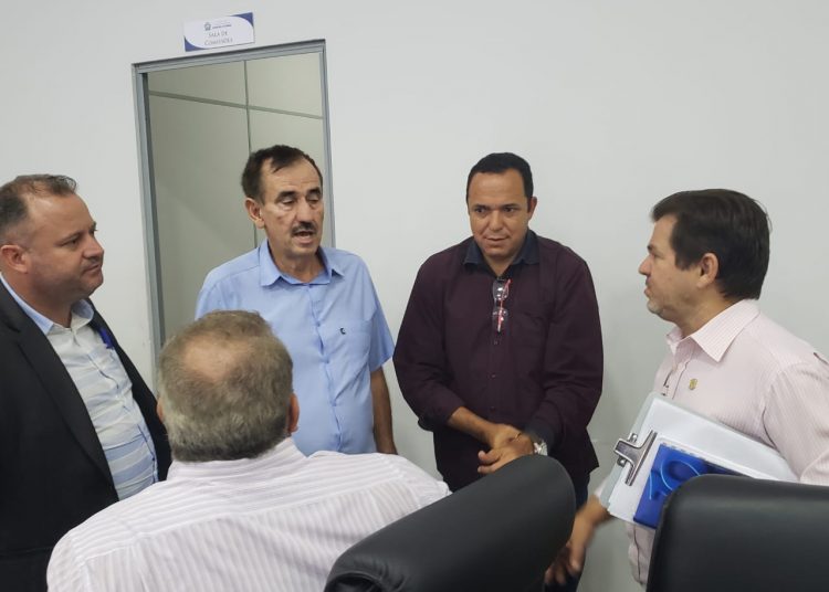Após conversa com presidente do MDB municipal Leo Mendanha, vereador Gleison Flávio decide ficar no partido | Foto: Folha Z