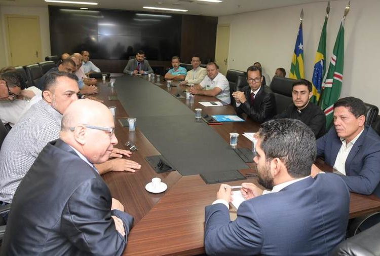 Professor Alcides, vice-governador e vereadores de Aparecida se reúnem no Palácio | Foto: Divulgação
