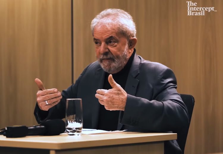 Segundo a revista "IstoÉ", Lula agora usa aliança da namorada | Foto: Reprodução / The Intercept Brasil