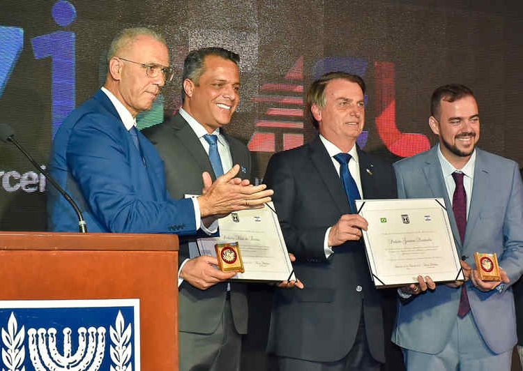 Mendanha e Bolsonaro ganham homenagem de Isarael em Brasília | Foto: Rodrigo Estrela