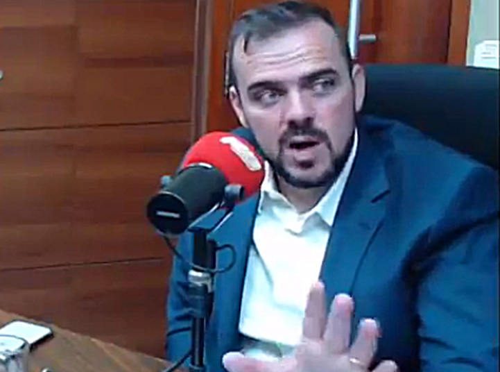 'Falta o Estado se responsabilizar e contribuir', diz Mendanha em entrevista | Foto: Reprodução / Rádio Bandeirantes