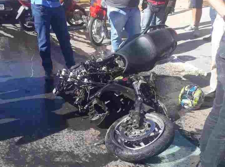 Acidente grave Aparecida carro moto