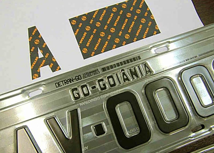 Detran GO: preço do emplacamento é reduzido para carros e motos