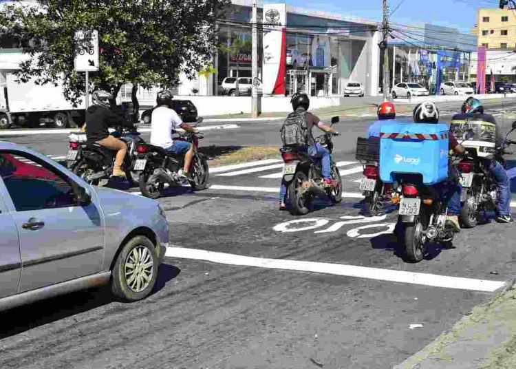 Faixas motos bicicletas Aparecida