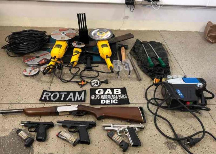 Flagrante de roubo a banco termina com 4 suspeitos mortos em Carmo do Rio Verde (GO) | Foto: Divulgação / PM
