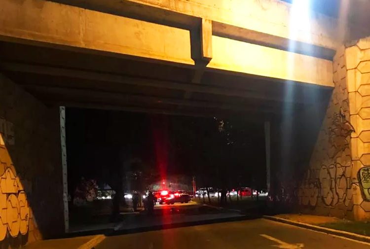 Motociclista de 25 anos morreu após se envolver em acidente na Marginal Botafogo