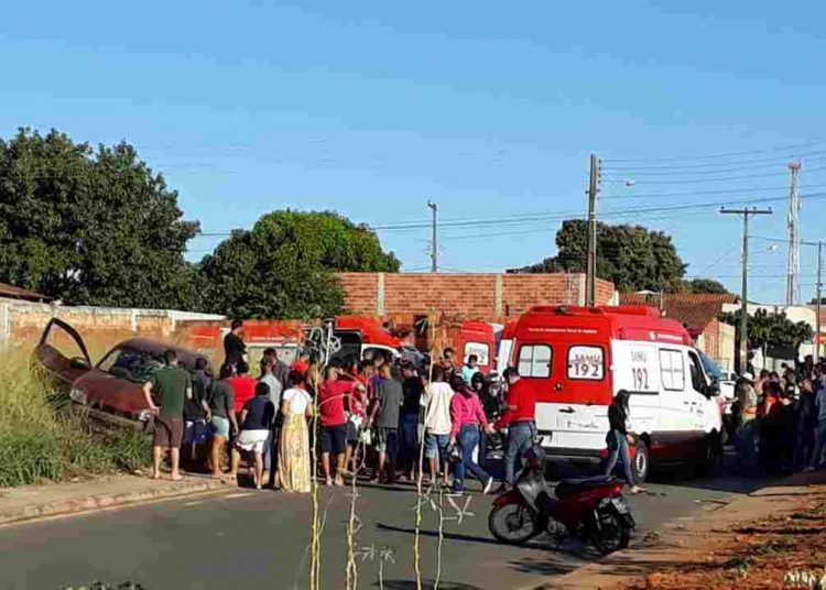 Acidente grave carro e moto Independência Aparecida
