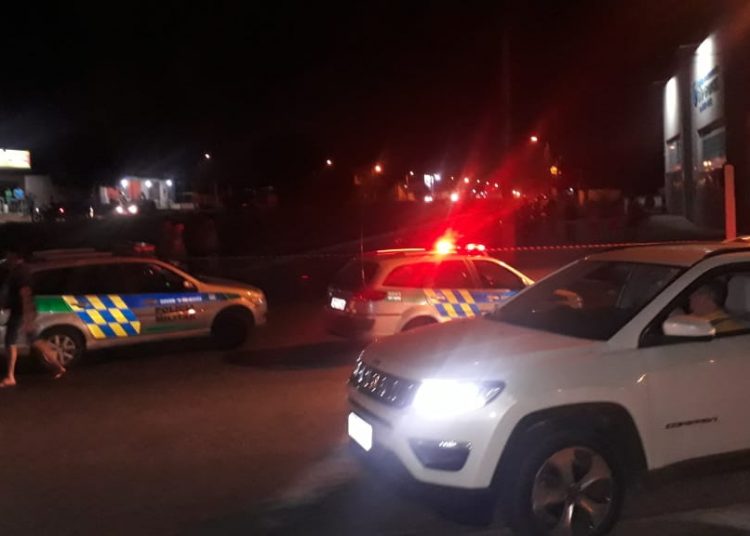 Acidente ocorreu em uma rotatória próxima ao Hospital Municipal de Aparecida (HMAP), no Conjunto Vera Cruz 1 | Foto: Leitor / Folha Z