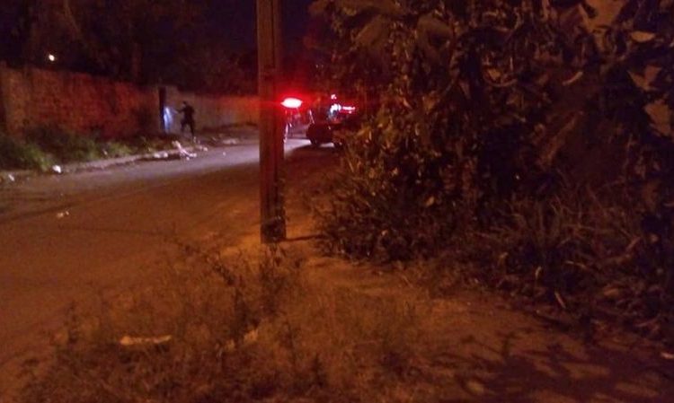 4 homens foram identificados pela Rotam dentro de um veículo Volkswagen Polo preto, no Jardim Tiradentes | Foto: Bill Guerra