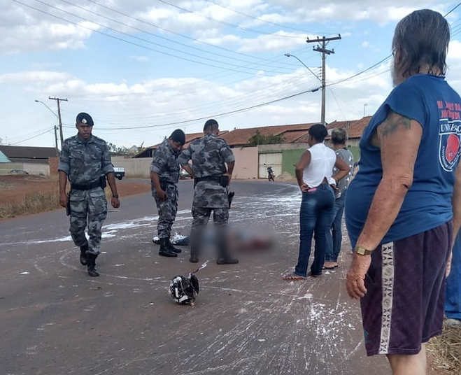 Motociclista de 32 anos ficou em estado gravíssimo após ser atingido por um motorista embriagado no Buriti Sereno | Foto: Leitor / Folha Z