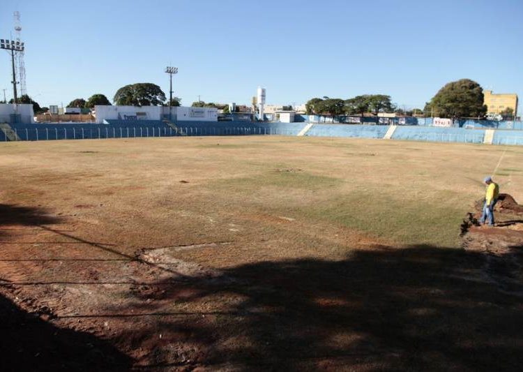 Obras no Anníbal Batista de Toledo | Foto: Folha Z