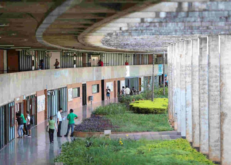 Jovem internado trote estudantil