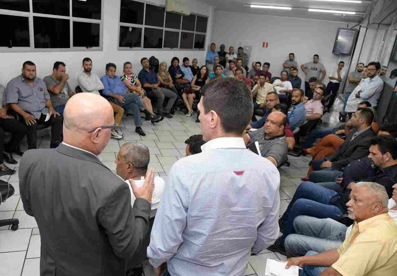 Professor Alcides reúne pré-candidatos