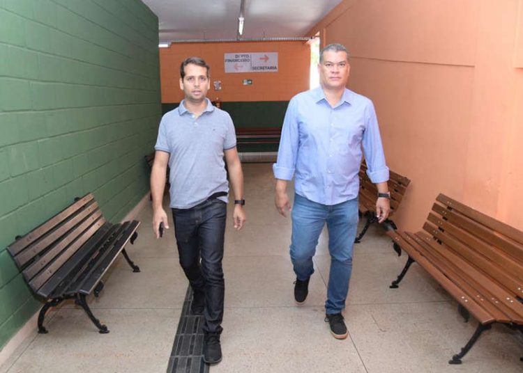 Diretor do Folha Z, Guilherme Coelho, ao lado do colunista Rodrigo Czepak | Foto: Valdemy Teixeira