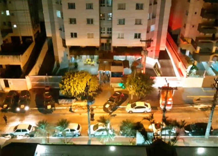 Ação foi realizada por uma equipe de Rotam em apartamento no Setor Bueno | Foto: Leitor / FZ