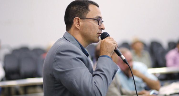 Vereador Lelis Pereira durante a sessão | Foto: Divulgação