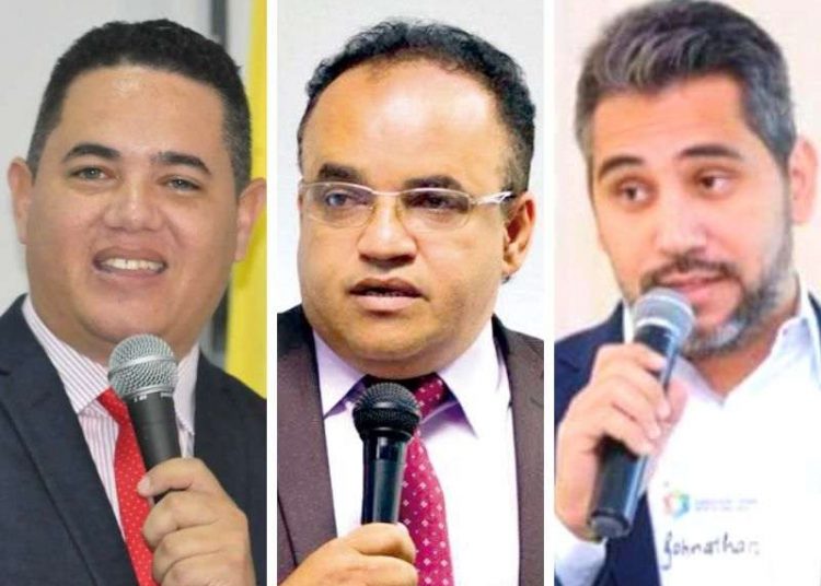 Vereadores Elias Júnior e João Santana (à esquerda e ao centro) vão se filiar ao Republicanos, presidido em Aparecida por Johnathan Campos (à direita) | Foto: Reprodução