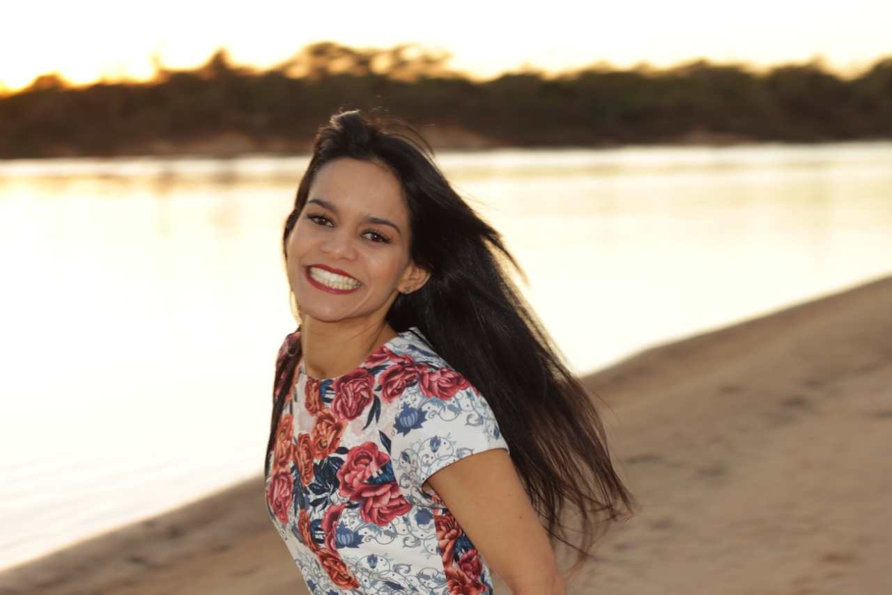 Cantora Andressa Toledo