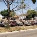 Delegacias da PC no Centro de Aparecida viraram cemitério de carros | Foto: Folha Z