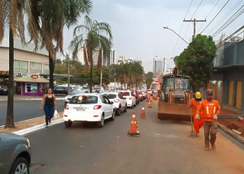 Devido a revitalização de calçadas na Av. C-4, trânsito fica lento na região | Foto: RMTC