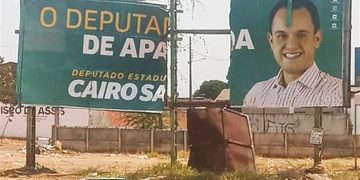 Outdoor de Cairo Salim amanhece destruído no Independência Mansões, em Aparecida | Foto: Reprodução