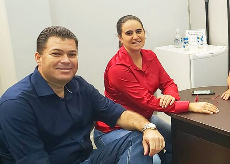 Presidente estadual do PT, Kátia Maria, esteve em Aparecida na manhã desta terça, 3, e encontrou-se com o secretário municipal do Trabalho Adriano Montovani | Foto: Folha Z