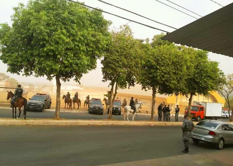 Suspeito morre em troca de tiros com a PM no setor Jardim Tiradentes, em Aparecida, na tarde desta sexta, 20 | Foto: Leitor / FZ