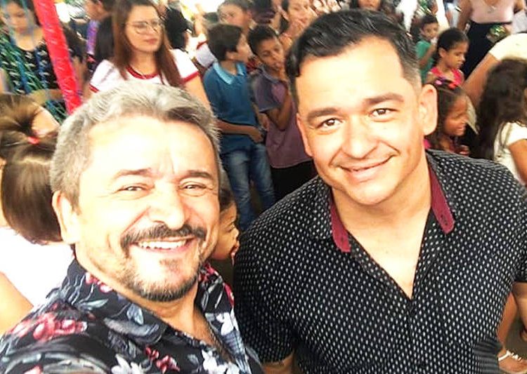 Ex-vereador Ezízio Barbosa (à esquerda na foto) deve disputar as Eleições 2020. Candidatura do filho (à direita) também é cogitada | Foto: Reprodução / Facebook