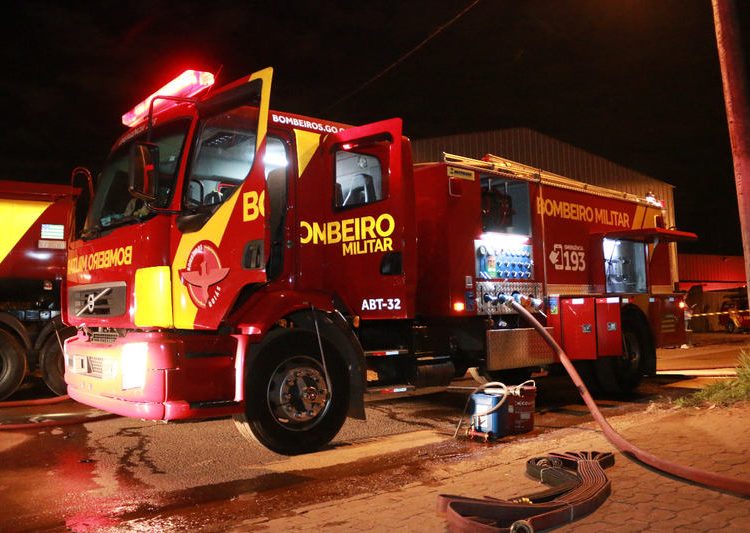 Incêndio foi atendido pelos bombeiros na Alameda Wilton Pinheiro, no Parque Trindade | Foto ilustrativa
