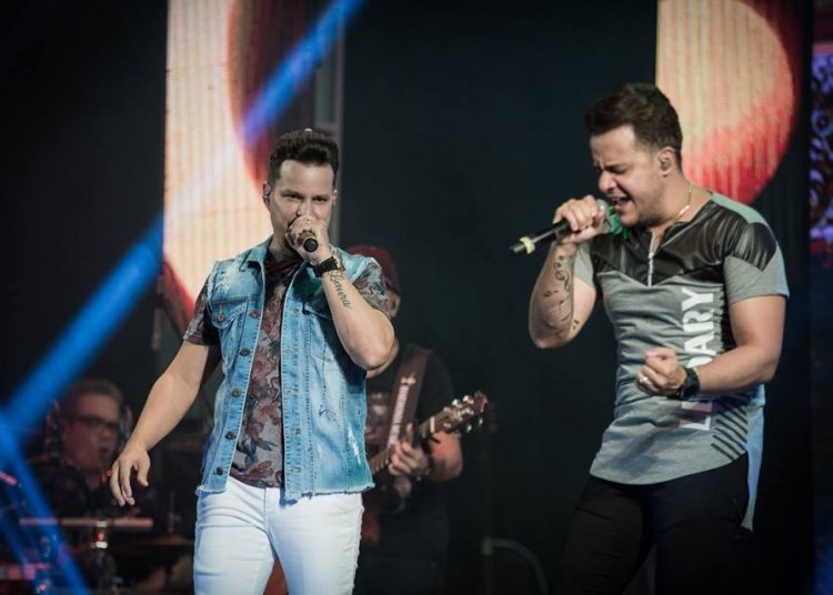 Nascidos em Goiânia, João Neto Nune e seu irmão Frederico Augusto Nunes formam uma dupla de cantores que sempre teve na veia a influência musical do pai e do avô | Foto: divulgação