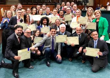 O deputado estadual Jeferson Rodrigues (Republicanos) realizou uma sessão especial para homenagear jornalistas que atuam em Goiás | Foto: Alego