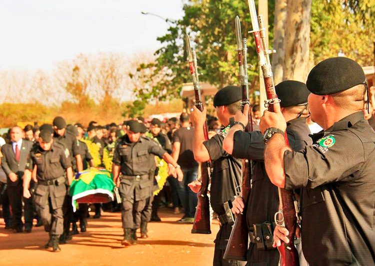 Cortejo fúnebre e sepultamento do Soldado Walisson Miranda Costa | Foto: Sargento Luiza / PM