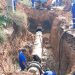 Rompimento de adutora na Avenida Deputado Wilmar Guimarães, que liga o Jardim Riviera ao Independência Mansões | Foto: Genésio Carneiro