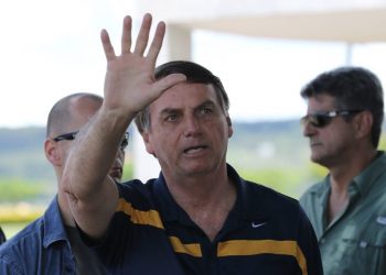 Bolsonaro Brasília 5 dedos