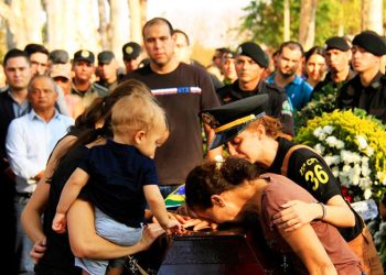 Família de Walisson Miranda em seu velório, em 2019