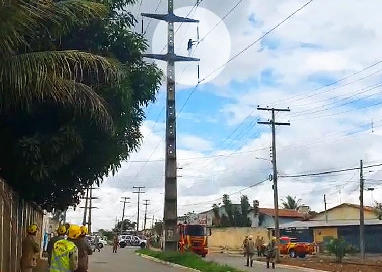 Homem sobe em poste de alta tensão em Aparecida | Foto: Reprodução