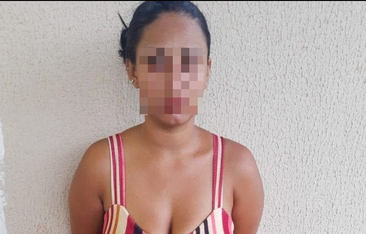 mulher presa esfaquear mãe Aparecida