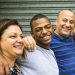 Após adoção, adolescente Vinícius Pereira (o segundo, da esq. para a dir.) com a mãe, Roseli, o pai, Taner, e o irmão, Davi, na casa onde vivem, em Sorocaba (SP) Foto: Eduardo Knapp / Folhapress