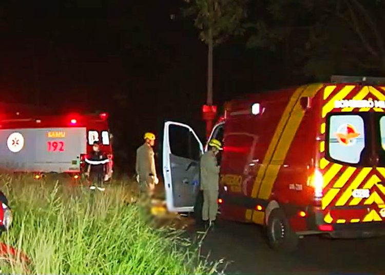 Motociclista de 26 anos morreu em acidente em rotatória da GO-040, no Setor Garavelo, em Aparecida de Goiânia | Foto: Reprodução / TV Anhanguera